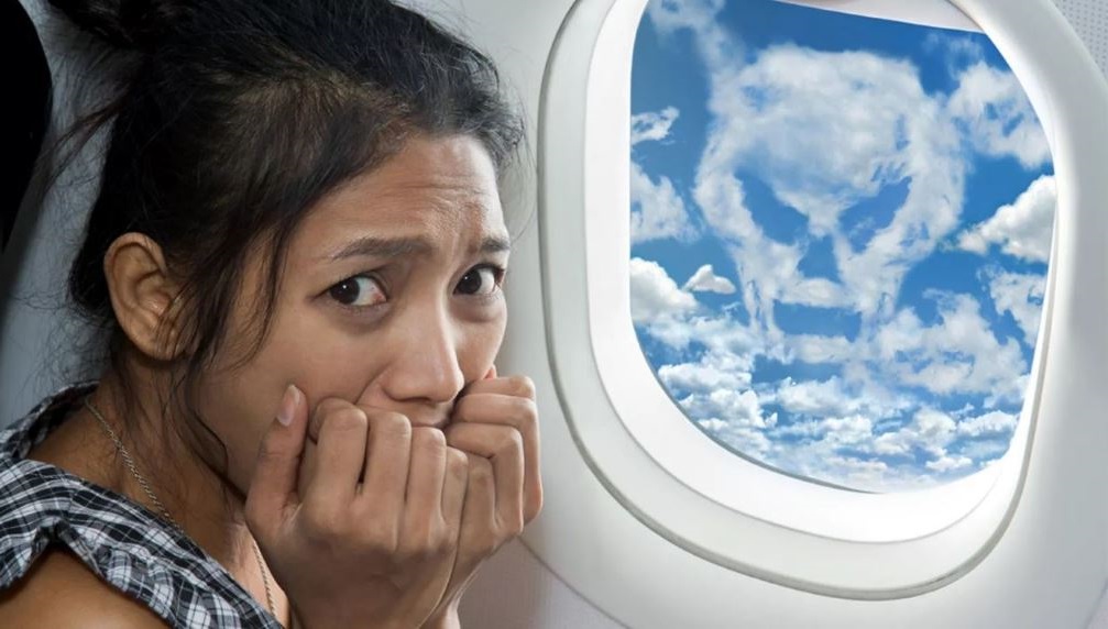 Comprendre les turbulences et les trous d’air en avion pour ne plus jamais avoir peur
